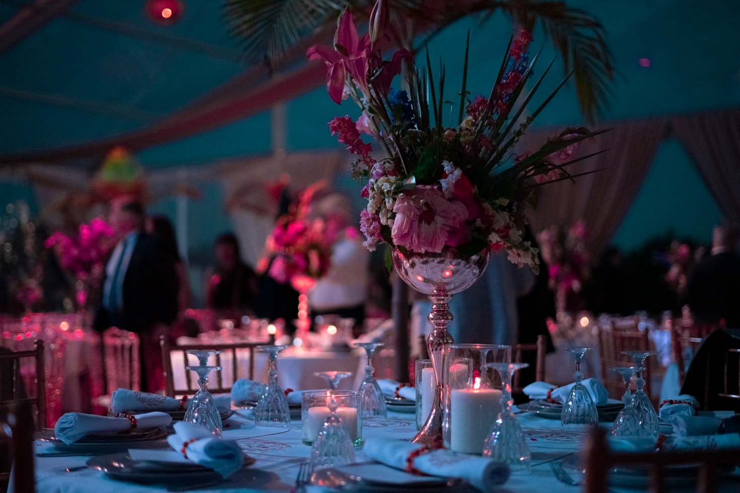 How a Toastmaster Elevates Your Wedding Experience